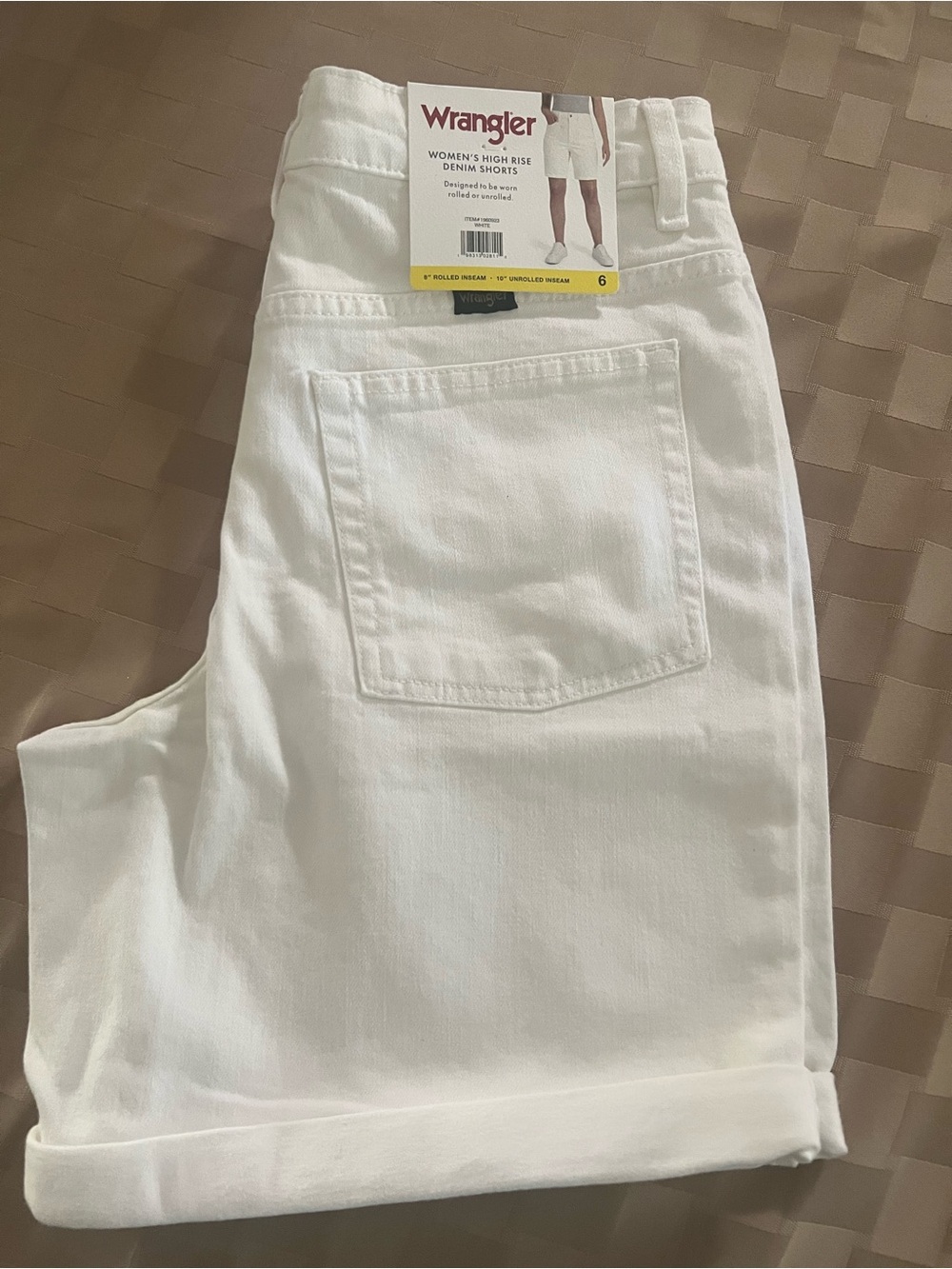 Wrangler High Rise
Denim Shorts NWT
White Size 6